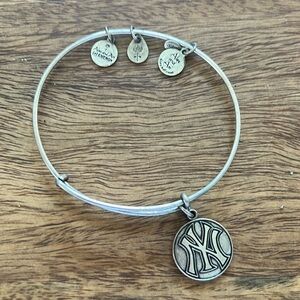 Authentic Alex and Ani MLBP New York Yankees bracelet